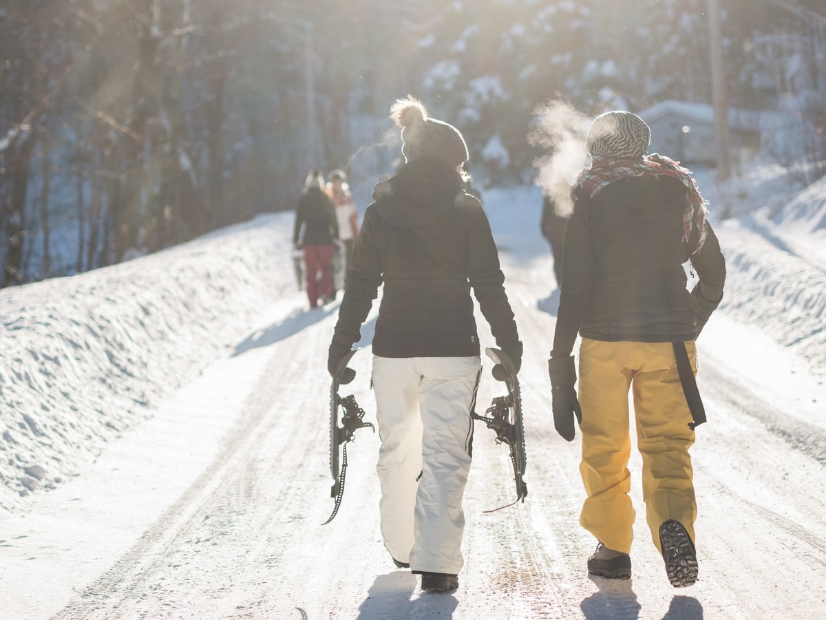 People-walk-snow-ski-gear-backshot.jpg