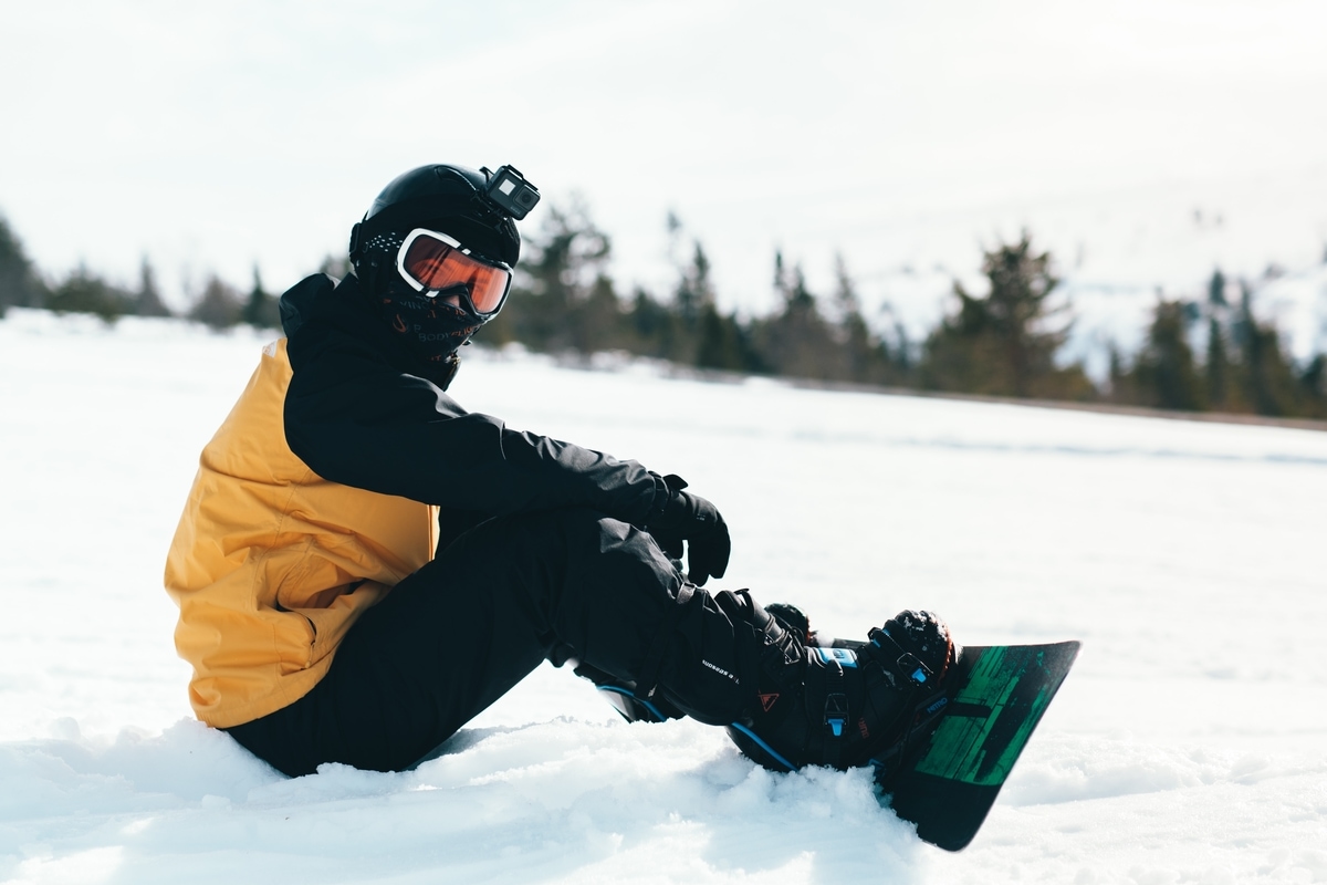 snowboard-person-sit-gear-snow.jpg